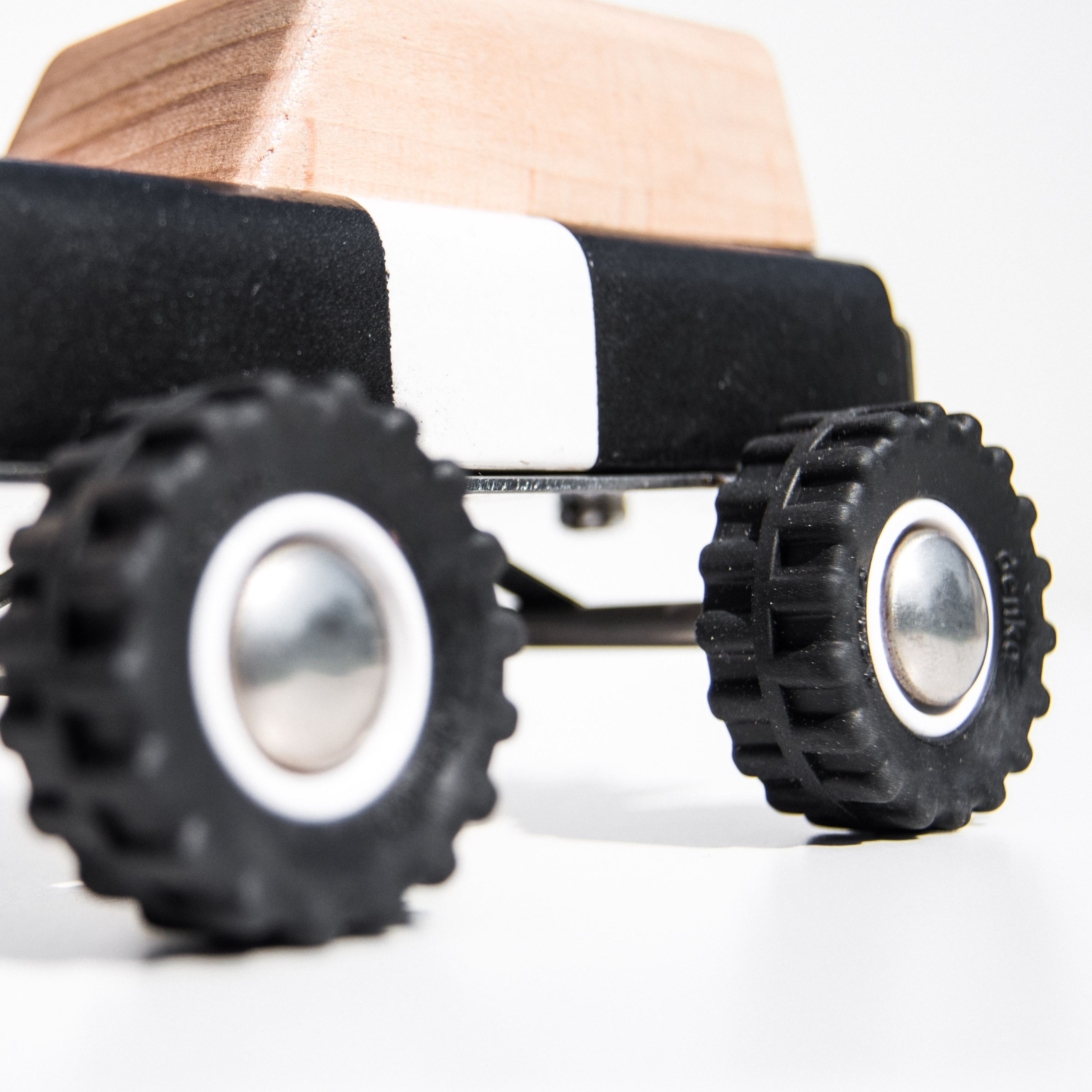 Frank | Bronco Special Wooden Truck – Classic Wooden Collector Car